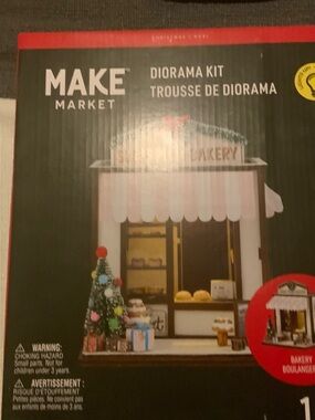 Make Market Holiday Bakery Diorama Kit - White & Pink